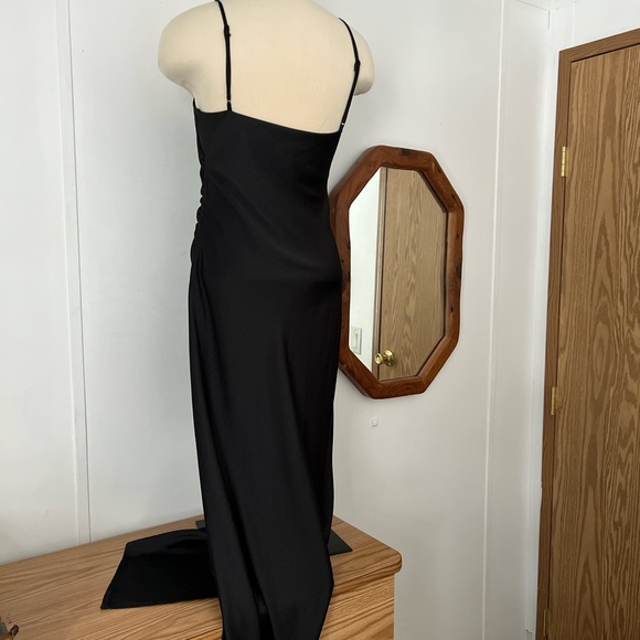 House of Harlow 1960 black satin ruched maxi dress with spaghetti straps - Picture 5 of 7